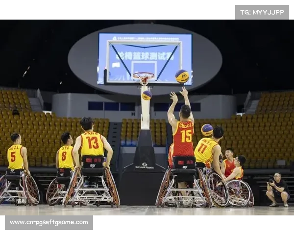 世界轮椅篮球锦标赛：南非选手轮椅电池故障，对手推其完成进攻